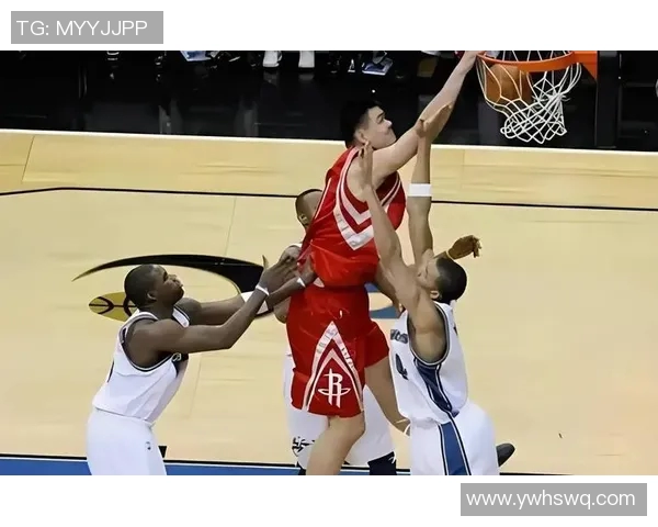 姚明与邓肯巅峰对决精彩视频回顾NBA传奇球员的精彩瞬间与对抗分析